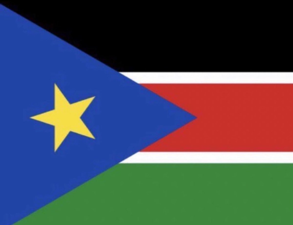 chudierrr's tweet photo. The flag.                                        The face 👸🏿 https://t.co/50980YvCbU