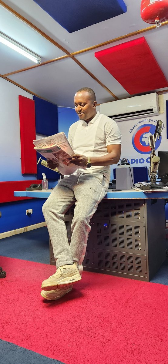 RadioCitizenFM's tweet photo. Guess nani anakuroga leo 😁😁😁? Twende #RogaRoga na @mzaziwillytuva hadi 1 Pm. Sunday yako iko vipi? #RadioNumberOne https://t.co/PMquNuuH9Y