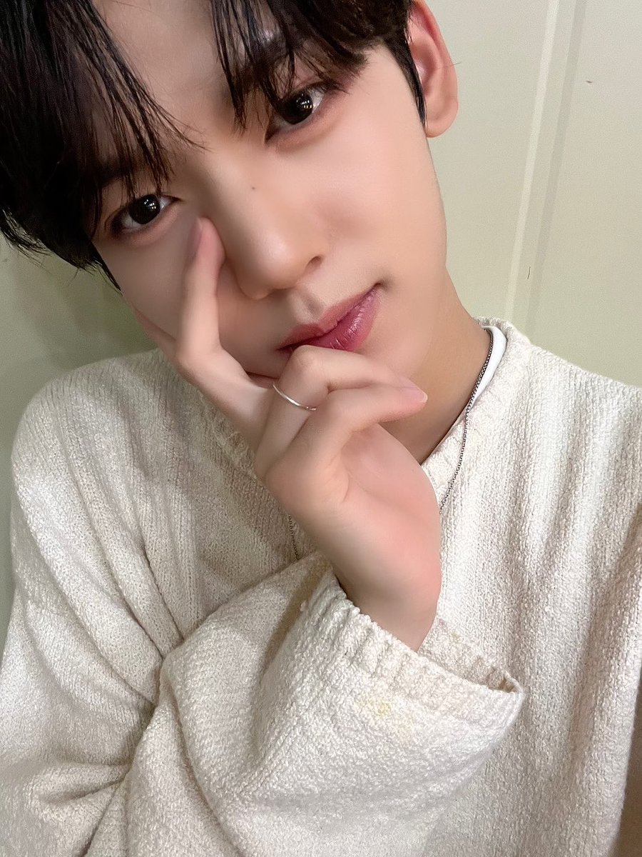 ZB1_official's tweet image. _💌

안녕하세요 한유진입니다! 제로즈 여러분 드디어 내일 데뷔해요!!! 많이 많이 기대해 주세요 사랑해요💕

#HANYUJIN #한유진
#ZEROBASEONE #ZB1 #제로베이스원