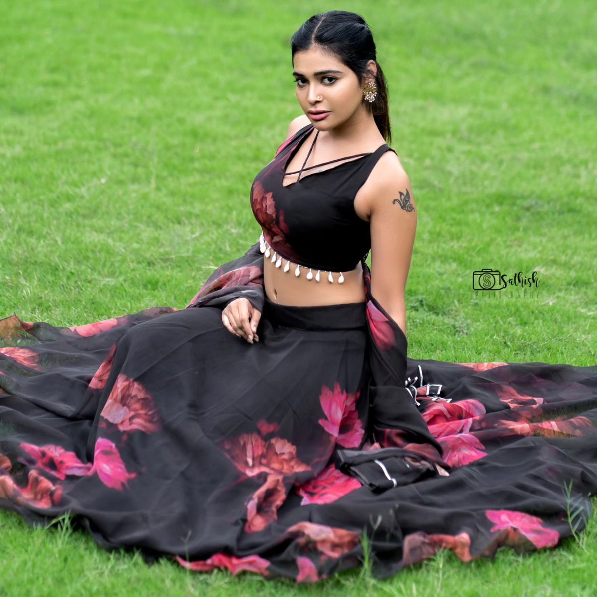 DharshaGupta's tweet photo. 🖤❤️குறைகள் காணும் உலகில், நிறைகள் தெரிவதில்லை❤️🖤 https://t.co/ReODpbwary