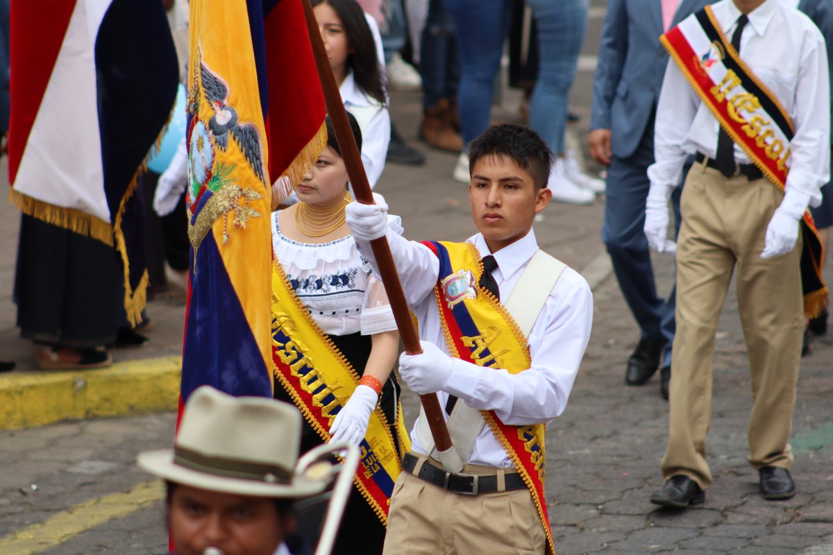 uelut1's tweet photo. Desfile cívico del 6 de Julio. Cantonización de Cotacachi. 162 años. https://t.co/rRnOyPpzAD