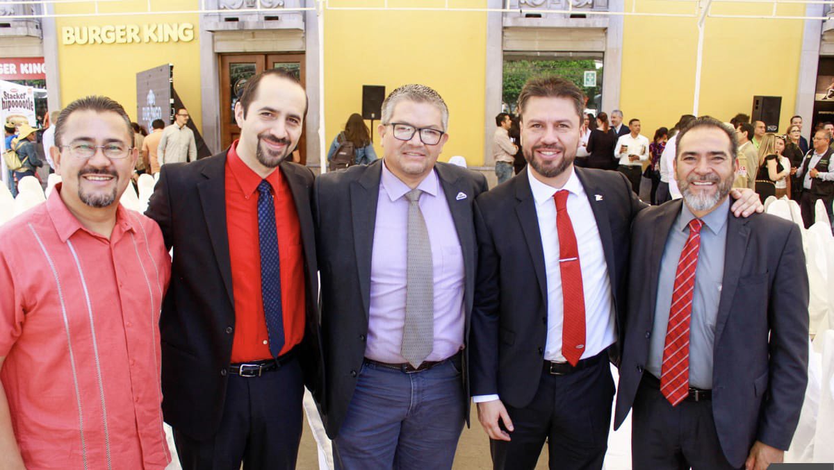 comevaed's tweet photo. Conmemorando el 460 aniversario de nuestra ciudad #Durango a cargo de nuestra autoridades estatales y municipales y en compañía de las diferentes cámaras empresariales y colegios de profesionistas en la cual asiste el M.V.I Enrique Stenner P. con la representación del @comevaed https://t.co/L87bjYJOn6