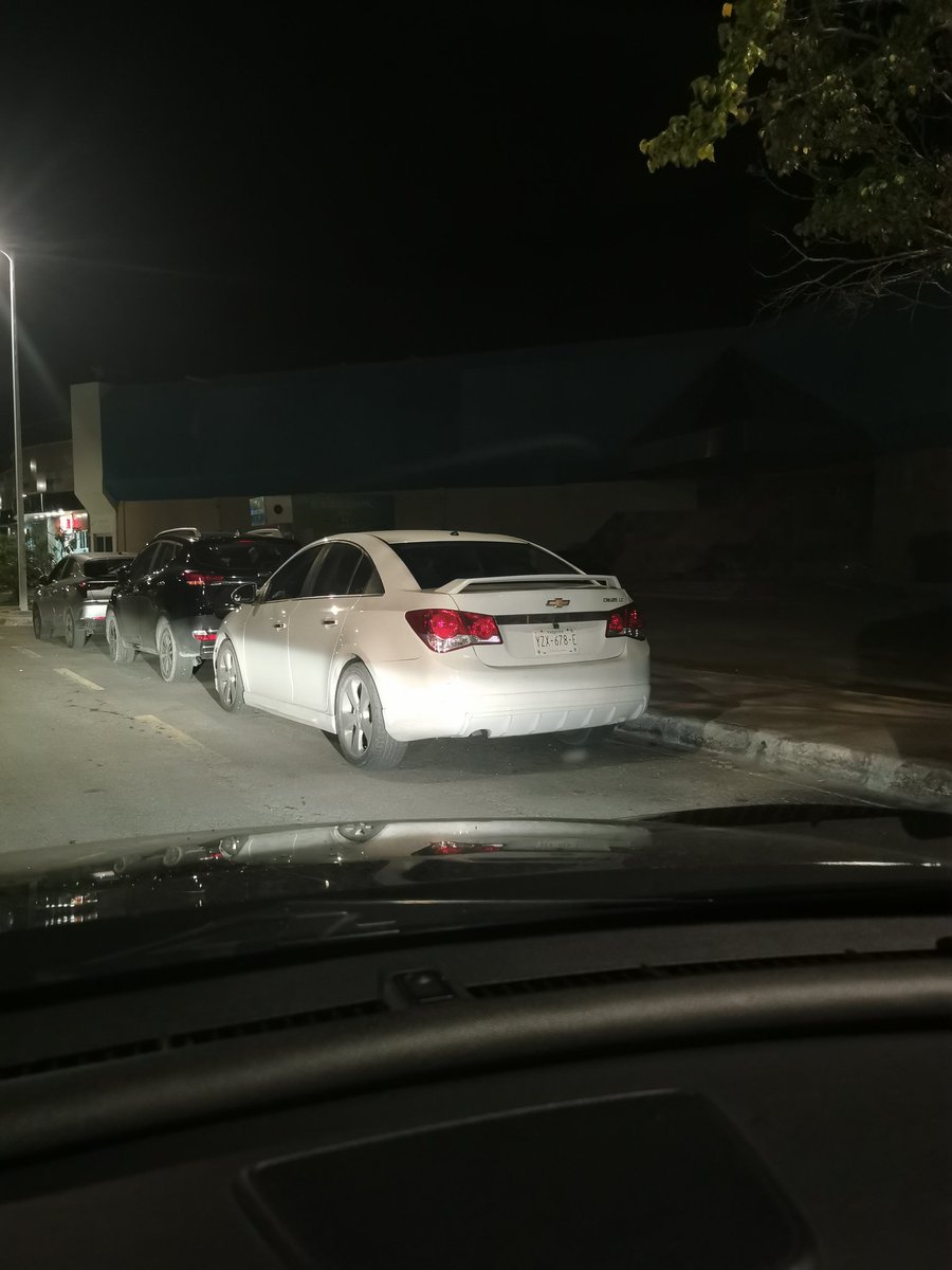 <a href="/ViaICampeche/">VialCampeche</a> <a href="/IrvingAguilarG/">Irving Aguilar</a> Estacionado afuera del banco del bienestar