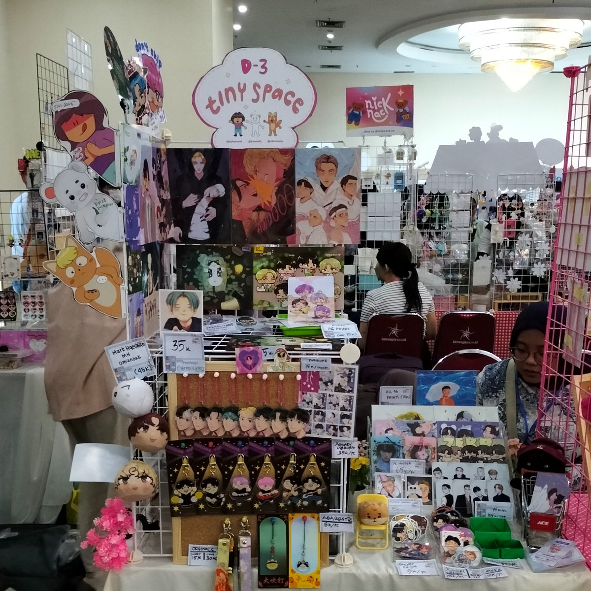 x_kieweiii's tweet image. Yang di p-land yok mampir booth D3 🫦 nanti  dikasih freebies rapline kalau ketemu aku!! #PlandVol2