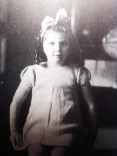 9 July 1937 | A French Jewish girl, Rosette Garbaz, was born in Paris. In August 1942 she was deported to #Auschwitz and after the selection murdered in a gas chamber.