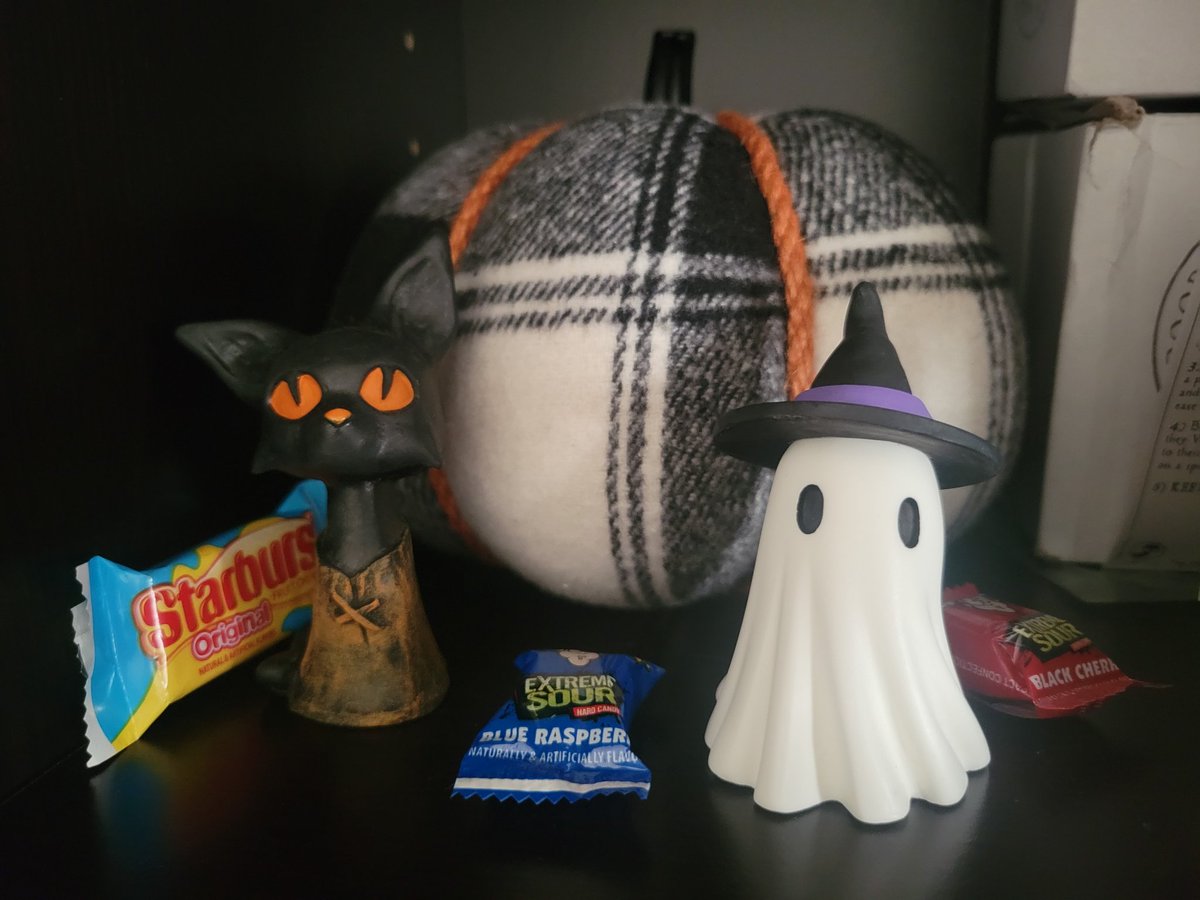 thora_thorsdott's tweet image. My ghost Spoops arrived today!  Thanks again, @AJLoCascio, for being so creative!  Cat Spoops has a buddy now!  💖🎃

#Spoops