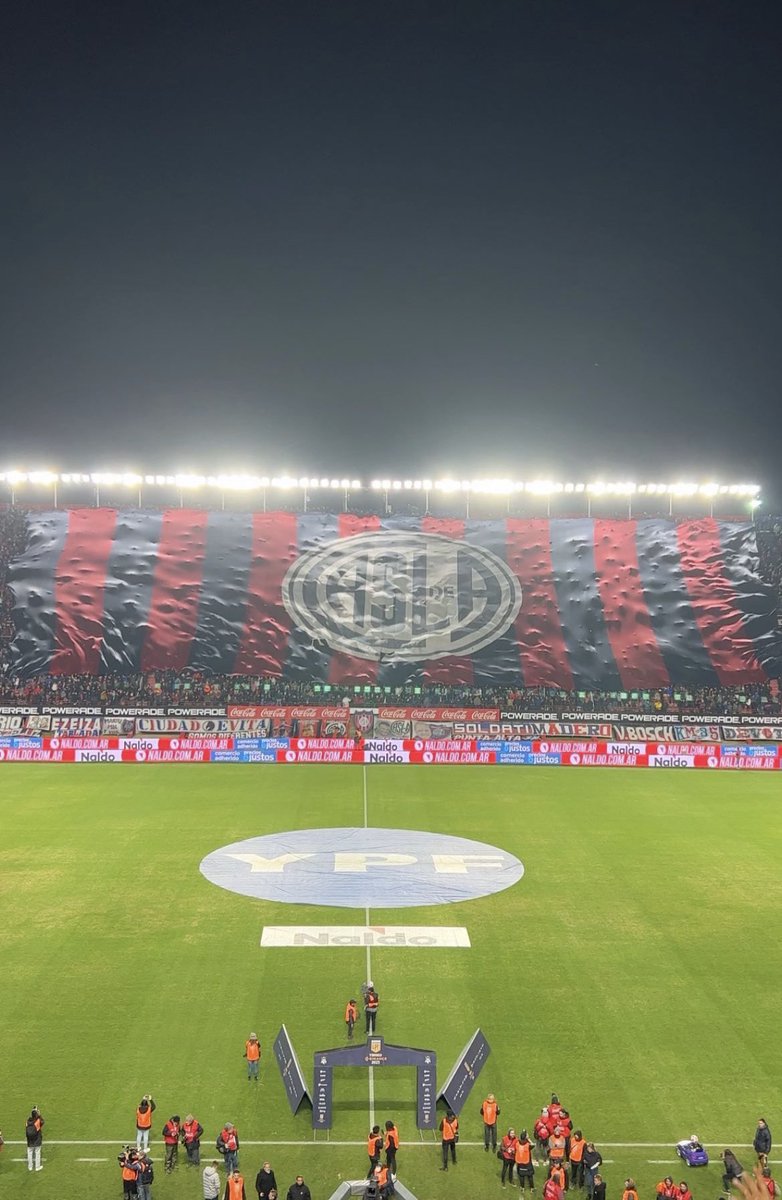 TodoSL1's tweet photo. Hilo de fotos de la fiesta de hoy 💙❤️⬇️ https://t.co/ZOY8UlPa5Z