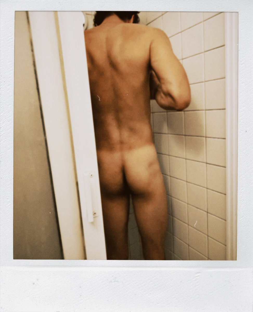 JamesAgraham27's tweet photo. Tambien por aqui 
POLAROID “le bain” Archives. https://t.co/giamfOYK4n