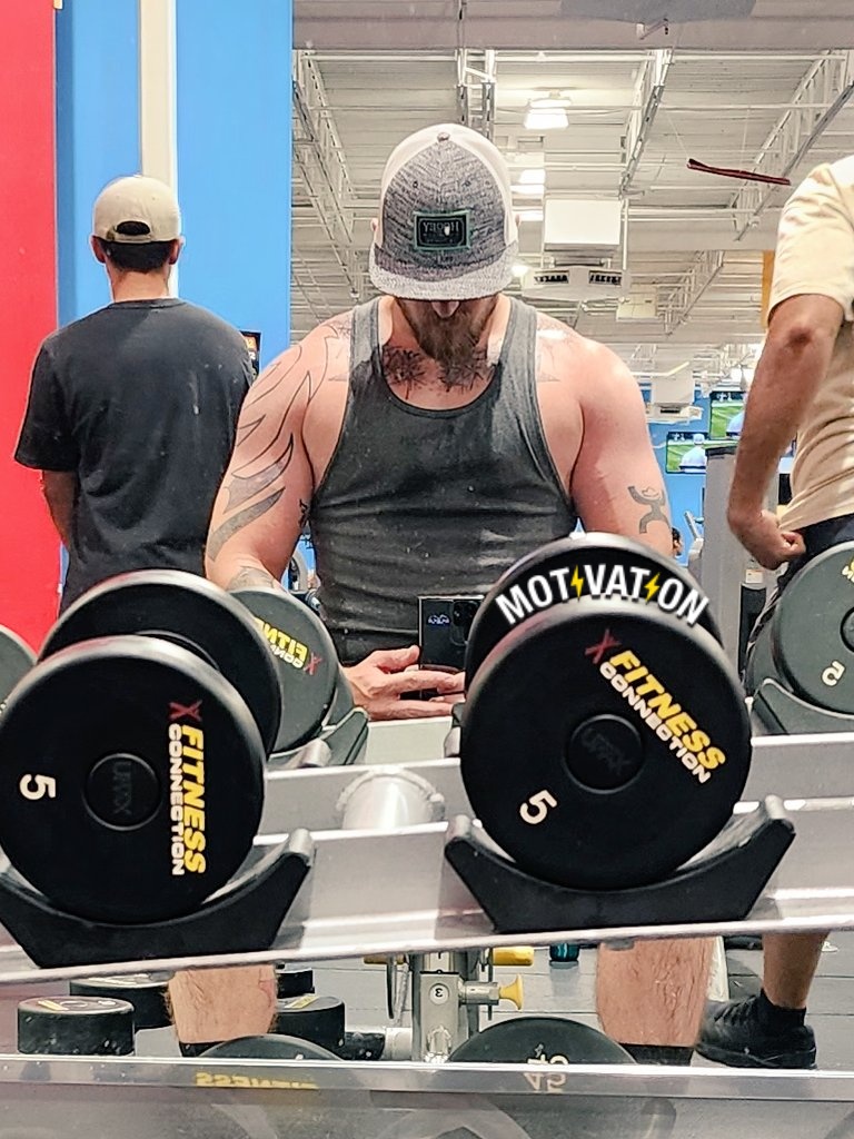 JPreveil's tweet photo. I just want to say that it stinks not gaming/streaming anymore, but not doing so allows me to have more time in the gym and focus on bigger and better things and the important people in my life!
#gymlife #workoutmotivation #getgains #musclegrowth #muscledad #bouldershoulder https://t.co/dOA8OuVn0f