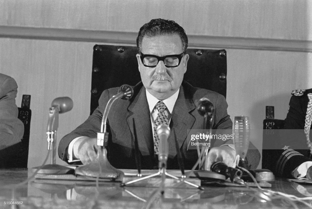"De igual manera que hay maestros que no se inquietan que haya también cientos y miles de niños y de jóvenes que no pueden ingresar a las escuelas"
SALVADOR ALLENDE                 Diciembre de 1972