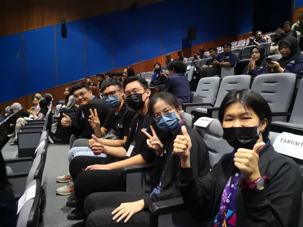 TARUMT_Sabah's tweet photo. Congratulations to Dr Chang and team on winning the Gold and Best Project awards in Sciene and Innovation Showcase 2023 at UMS. We are proud of you! πͺπͺ #TARUMT #TARUMTSabah #BeyondEducation #Alamesra https://t.co/mElda8TGo6