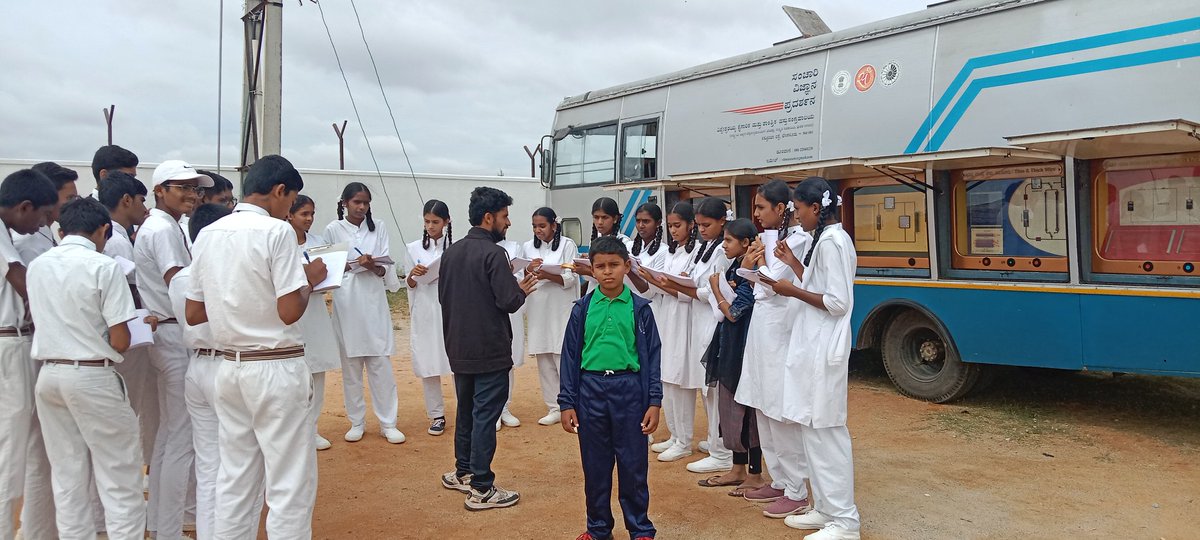 MMDRSKolar's tweet photo. @DOMGOK @dckolar On 8th July Mobile Science Museum of VISHWESHWARIAH INDUSTRIAL AND TECHNOLOGICAL MUSEUM Bengaluru visited our school &amp; demonstrated Exhibition on Electricity and Magnetism topics this helped  our pupils 🙏🔭🧪📚🌱💡 https://t.co/3xP9Rp8CVF