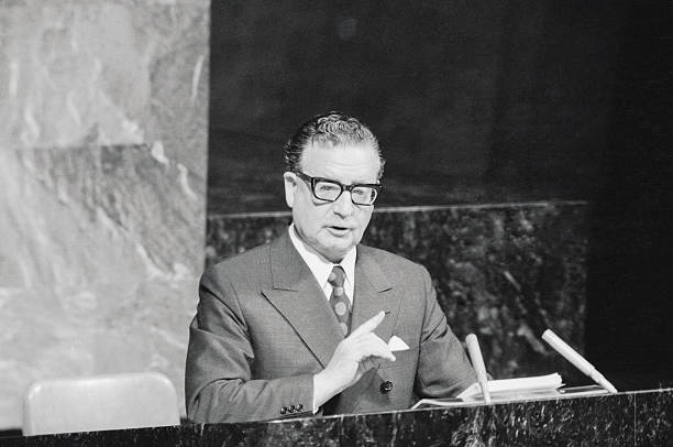 "En América Latina  hay mas de 30 millones de cesantes absolutos y la cifra se eleva por sobre 60 millones tomando en consideración a aquellos que tienen trabajos ocasionales" 
SALVADOR ALLENDE                            Diciembre de 1972
