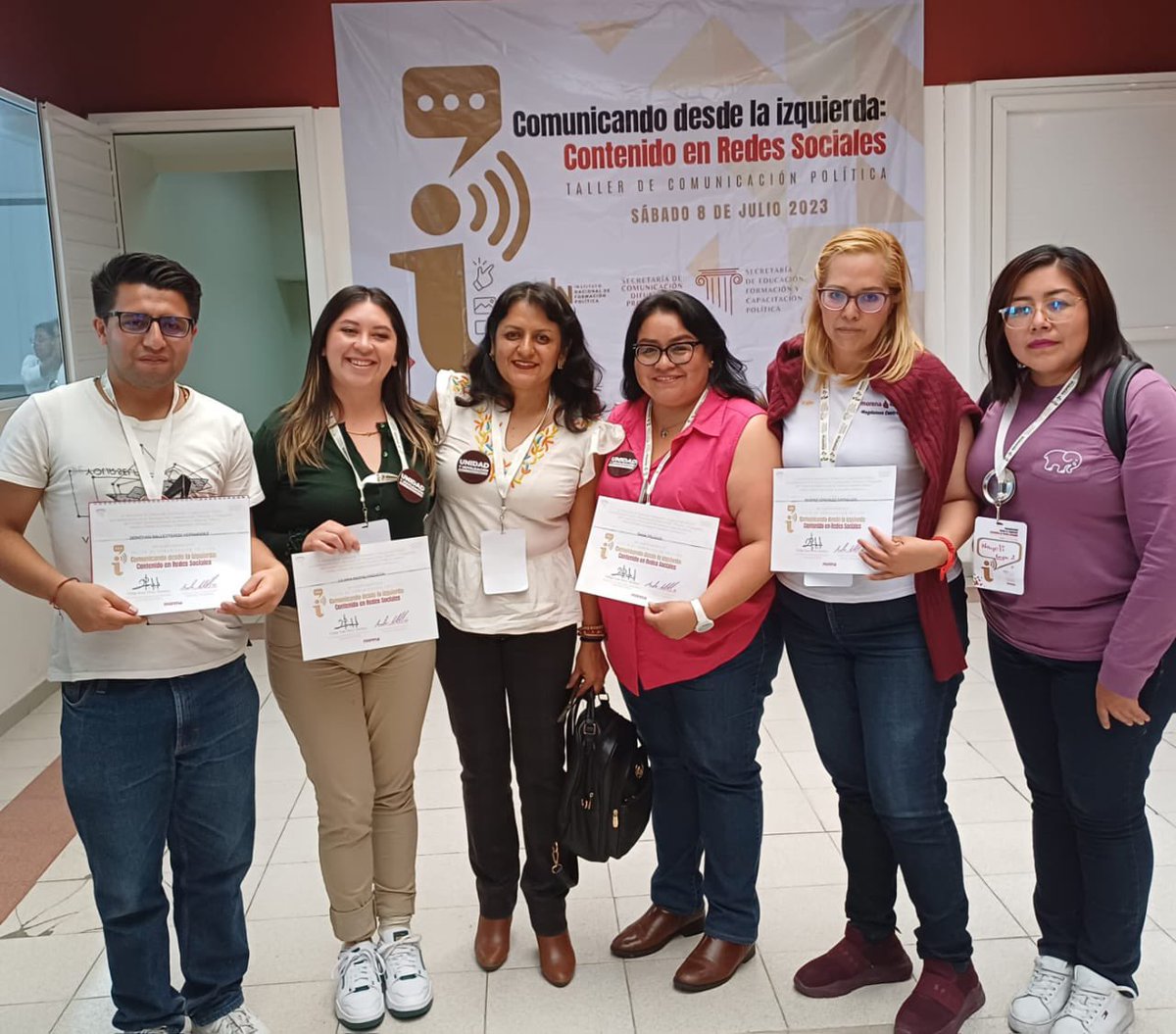 Fer_MercadoG's tweet photo. Hoy compañeras y compañeros Contrerenses asistieron al “Taller de Comunicación Política, Comunicando desde la Izquierda” impartido por @FPolticaCDMX.

Agradecemos a @ARELICASTILLA y a todo el equipo el apoyo brindado. 

Muy buen trabajo amigxs, ¡adelante! https://t.co/P8zzBsR4v3