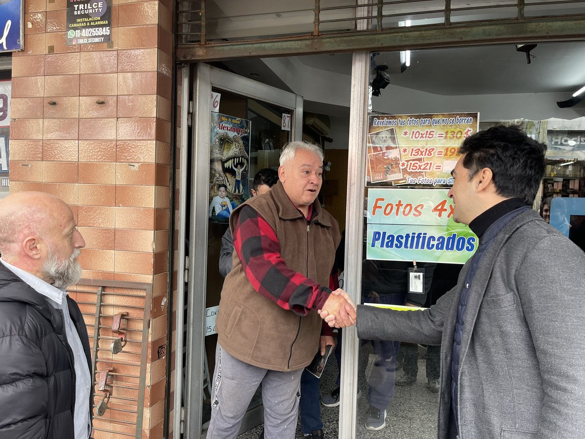 nazaetchepare's tweet image. Estuve recorriendo Almirante Brown junto a Pablo Díaz, Angel Sánchez y equipo. El empleo de calidad y la seguridad siguen siendo el reclamo de los vecinos en cada lugar que visitamos del conurbano bonaerense.