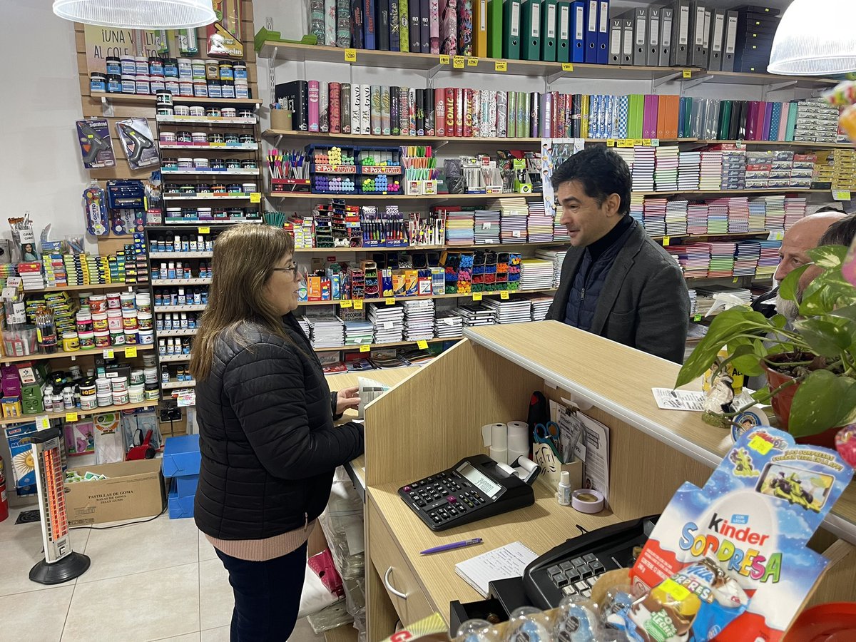 nazaetchepare's tweet image. Estuve recorriendo Almirante Brown junto a Pablo Díaz, Angel Sánchez y equipo. El empleo de calidad y la seguridad siguen siendo el reclamo de los vecinos en cada lugar que visitamos del conurbano bonaerense.