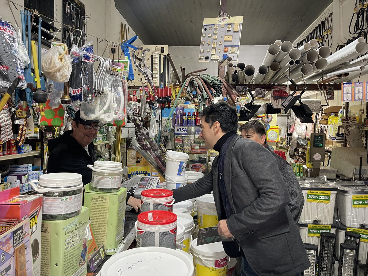 nazaetchepare's tweet image. Estuve recorriendo Almirante Brown junto a Pablo Díaz, Angel Sánchez y equipo. El empleo de calidad y la seguridad siguen siendo el reclamo de los vecinos en cada lugar que visitamos del conurbano bonaerense.