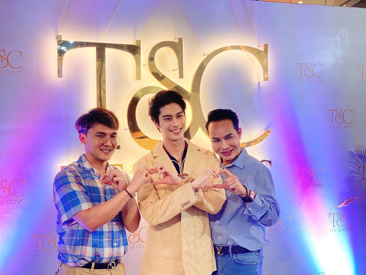 AugustVachiOfc's tweet photo. ขอบคุณผู้บริหาร #thesiscilnic และแฟนคลับชาวขอนแก่นที่น่ารัก💚มาให้กำลังใจกันล้นหลามเลยทีเดียว
#augustvachiravit
#ออกัสวชิรวิชญ์ #august007
#Augu8ter
#เดือนแปดแหวกไทม์ไลน์ https://t.co/7M4TejRwWB