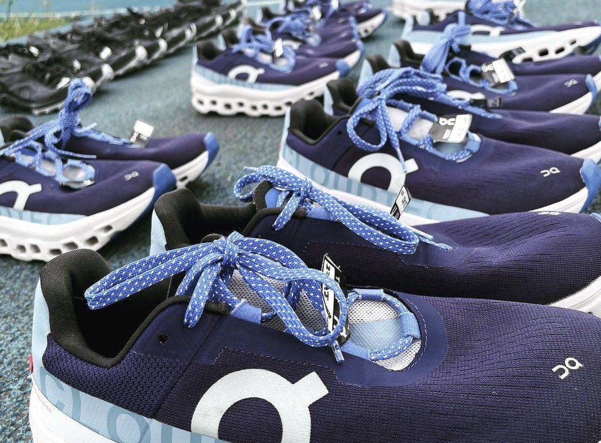 asia_w_ekiden's tweet photo. 先日、OBの近藤様のご紹介でJoinCle 前橋の森田様が onのシューズの試着会を開いてくださいました。
実際に走らせていただきonの魅力を更に知ることができました!
森田様、近藤様貴重な機会をくださりありがとうございました!
#亜細亜大学女子陸上部
#JoinCle
#on https://t.co/oT4vsb2klq
