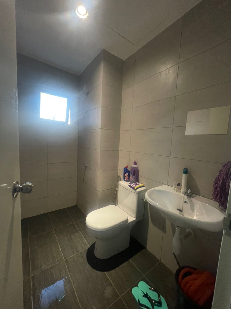 Shazapen's tweet photo. RUMAH UNTUK DISEWA .. 1500/month can nego ..  pm saya jika berminat dan mohon sebarkn ya kemasukan august https://t.co/L3GwIO1PNv