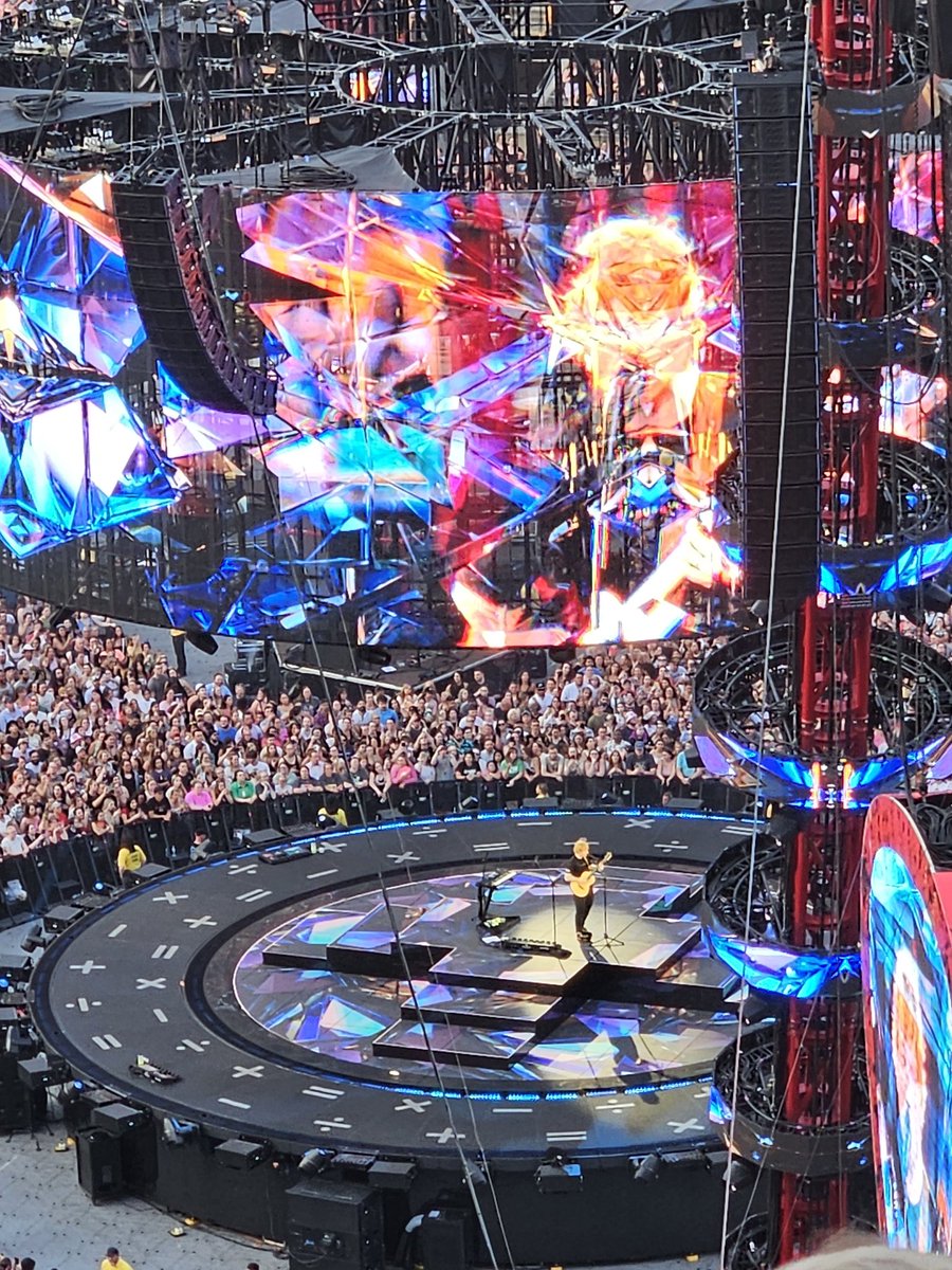 HartAttackKidd's tweet image. A big thank you to @TLM327 for taking me to see @edsheeran for my birthday. I love you.