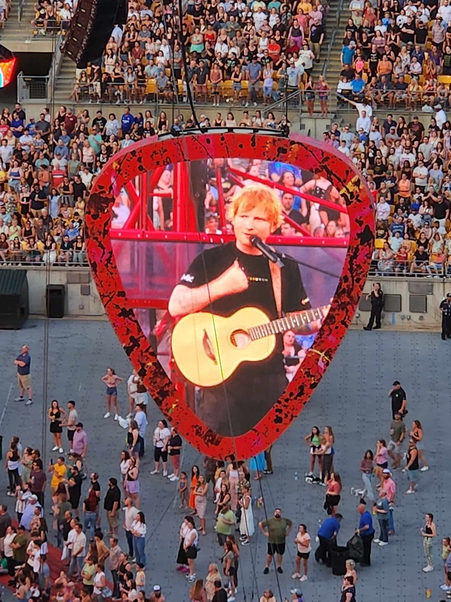 HartAttackKidd's tweet image. A big thank you to @TLM327 for taking me to see @edsheeran for my birthday. I love you.