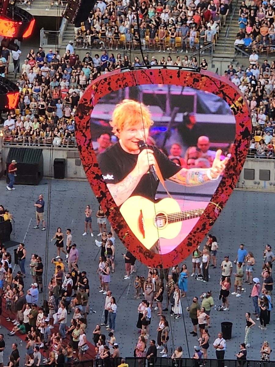 HartAttackKidd's tweet image. A big thank you to @TLM327 for taking me to see @edsheeran for my birthday. I love you.