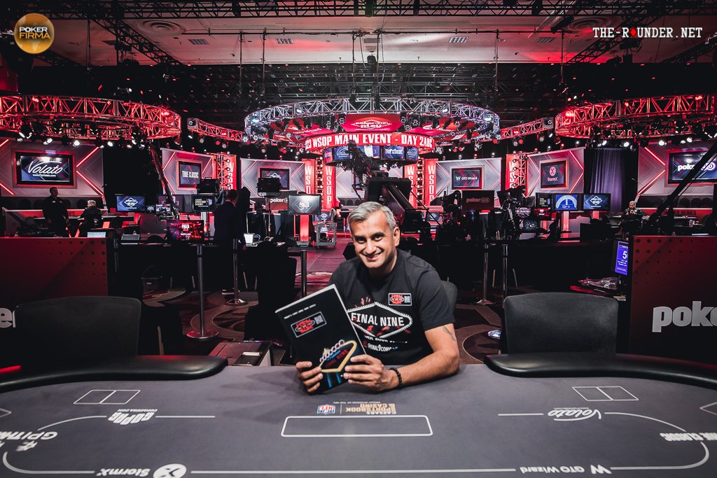 damian0nigr0's tweet image. Anish @final9comic Patel in the @WSOP Main Event trying to live the life of his #graphicnovel protagonists.
--
#allineverywhere #poker #pokerlife #livepoker #lasvegas #vegas #vegasbaby #comic #comicbook #pokerbook @pokerfirma 
--
the-rounder.net/blog/-wsop-a-d…