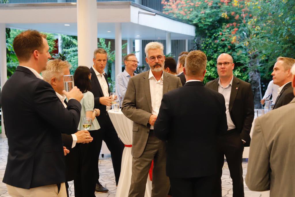 SwissAmbTHA's tweet photo. Hosting the first @EHLalumni event in🇹🇭on the 130th anniversary of the first &amp; oldest hospitality school in the world was a pleasure. Earlier this week, I had the honour of hosting the chairman of #minorgroup #Thailand, William Heinecke - a legend of🇹🇭hospitality business history https://t.co/oV4GThaMRP
