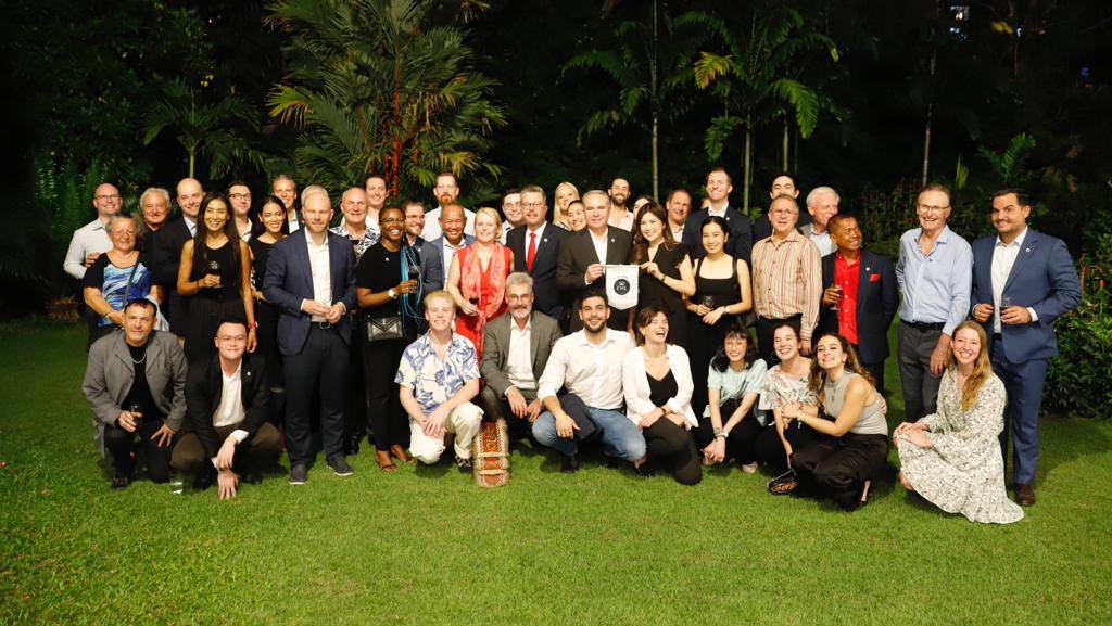 SwissAmbTHA's tweet photo. Hosting the first @EHLalumni event in🇹🇭on the 130th anniversary of the first &amp; oldest hospitality school in the world was a pleasure. Earlier this week, I had the honour of hosting the chairman of #minorgroup #Thailand, William Heinecke - a legend of🇹🇭hospitality business history https://t.co/oV4GThaMRP