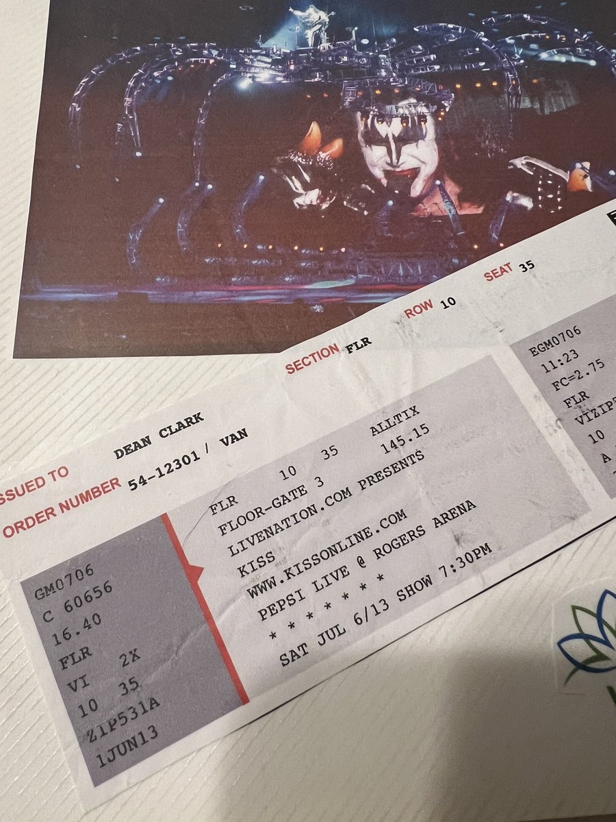 RealClark11's tweet photo. OTD - 10 years ago, was rocking at @kiss concert in Kelowna, BC!
🤘😎🤘(2 nights earlier saw the same show in Vancouver) #MonsterTour https://t.co/iZp9olgue8