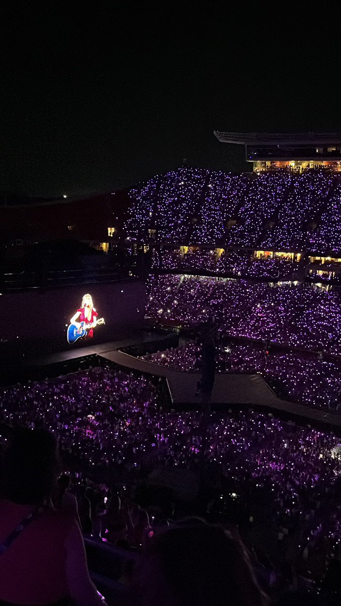saryoc's tweet photo. Taylor had to restart ‘Last Kiss’ three times and honestly, I loved every single second of it #TSTheErasTour https://t.co/g8QYJg0Nby