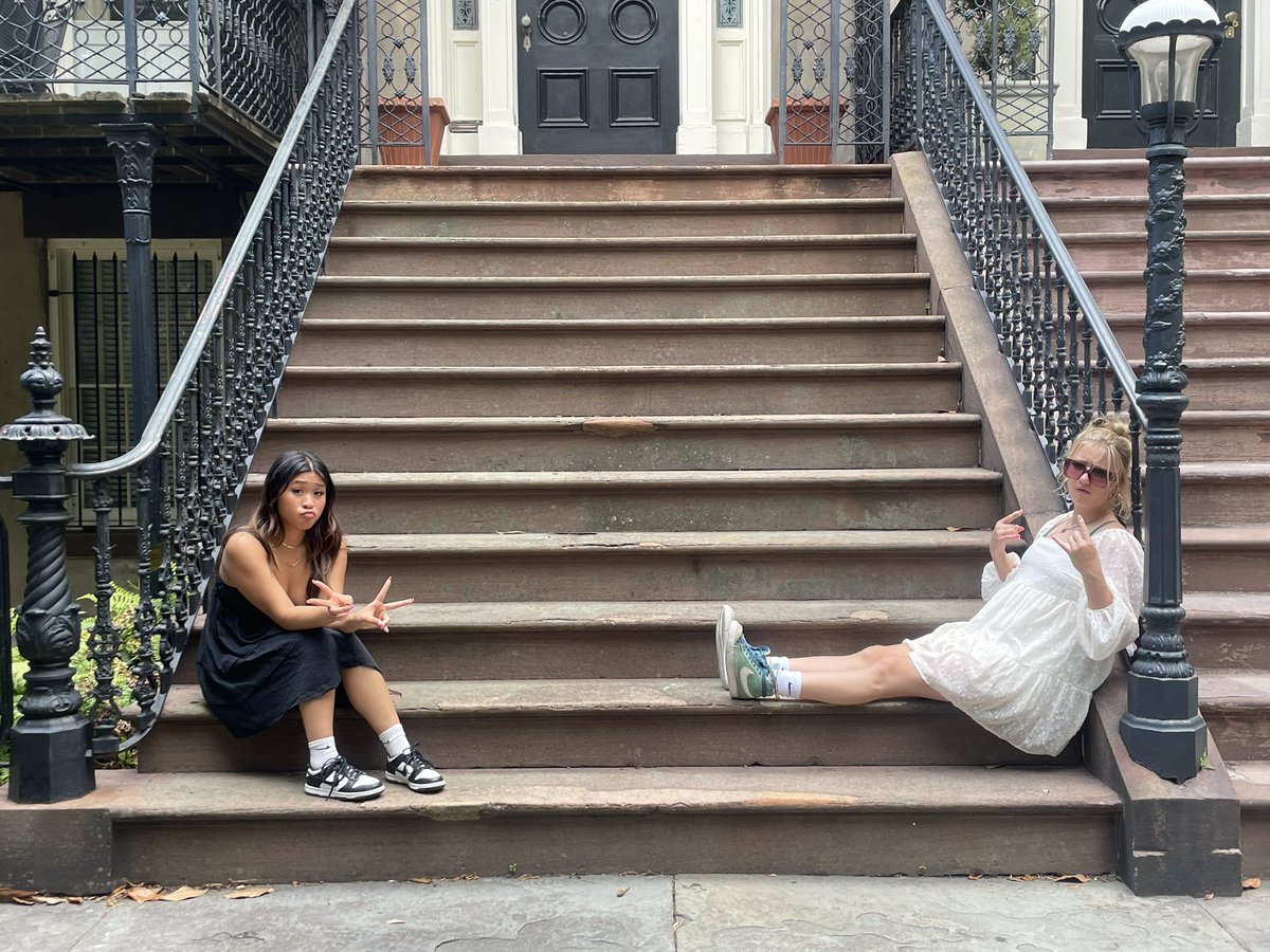 LeeAnne99's tweet photo. Can’t wait to see the amazing shots @jerrydenham got of @quinnieslife and Lily in beautiful Savannah 😍😍
It was a hot and busy day but sooo worth it! #Senior2024 https://t.co/BPFEW2dZa4