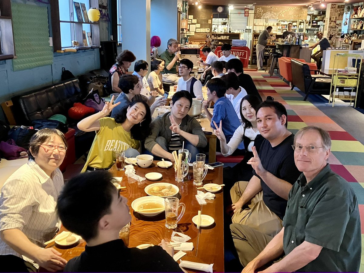 yasukoimamura15's tweet photo. #GoCamp #大阪商業大学 #囲碁合宿 #第8回 #ピンポンバー #天5 #扇町 #天満産直市場 #居酒屋 #囲碁
すごい腕の人が囲碁を打ってた https://t.co/1wcZMoejC0