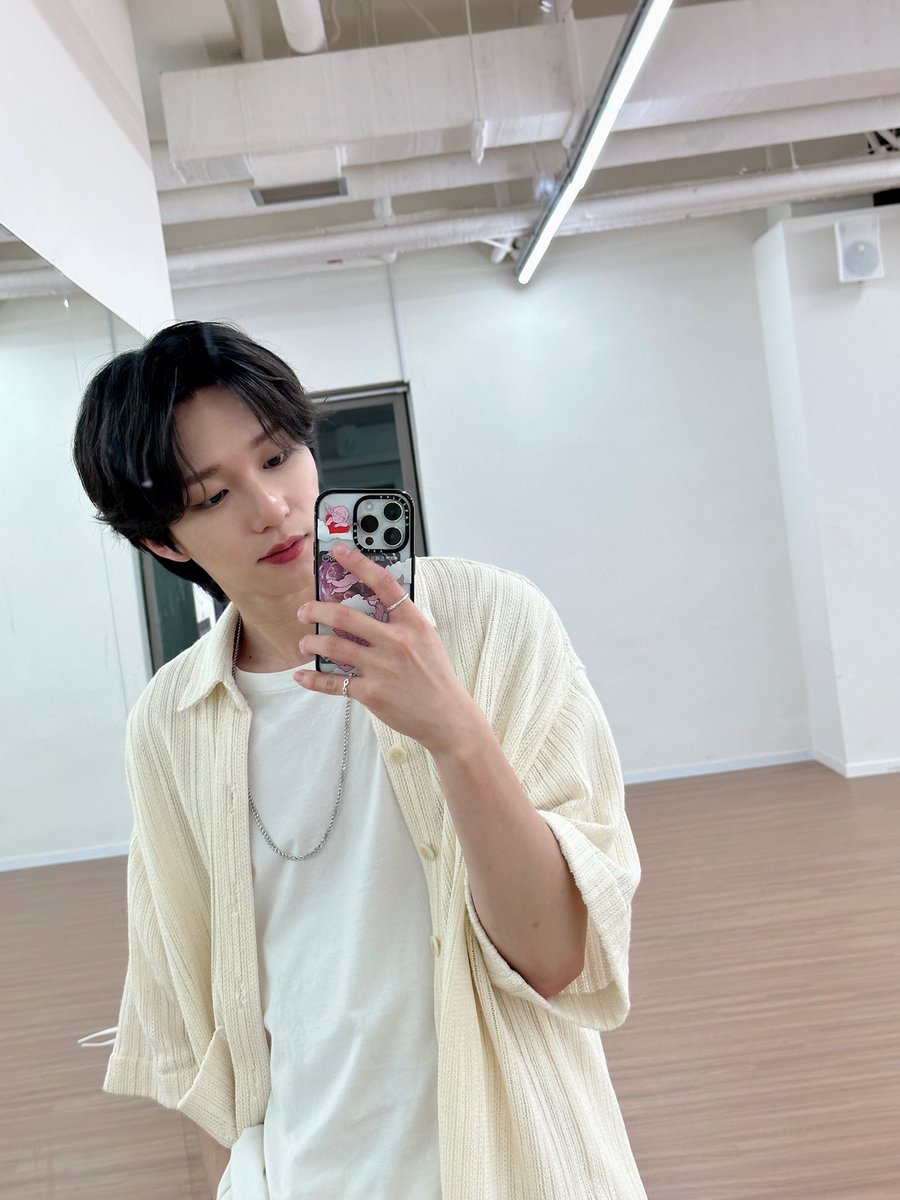P1H_members's tweet photo. 내일 공연 화이팅!!🔥🔥🔥

#P1Harmony #THEO https://t.co/cWYO4sk1qT