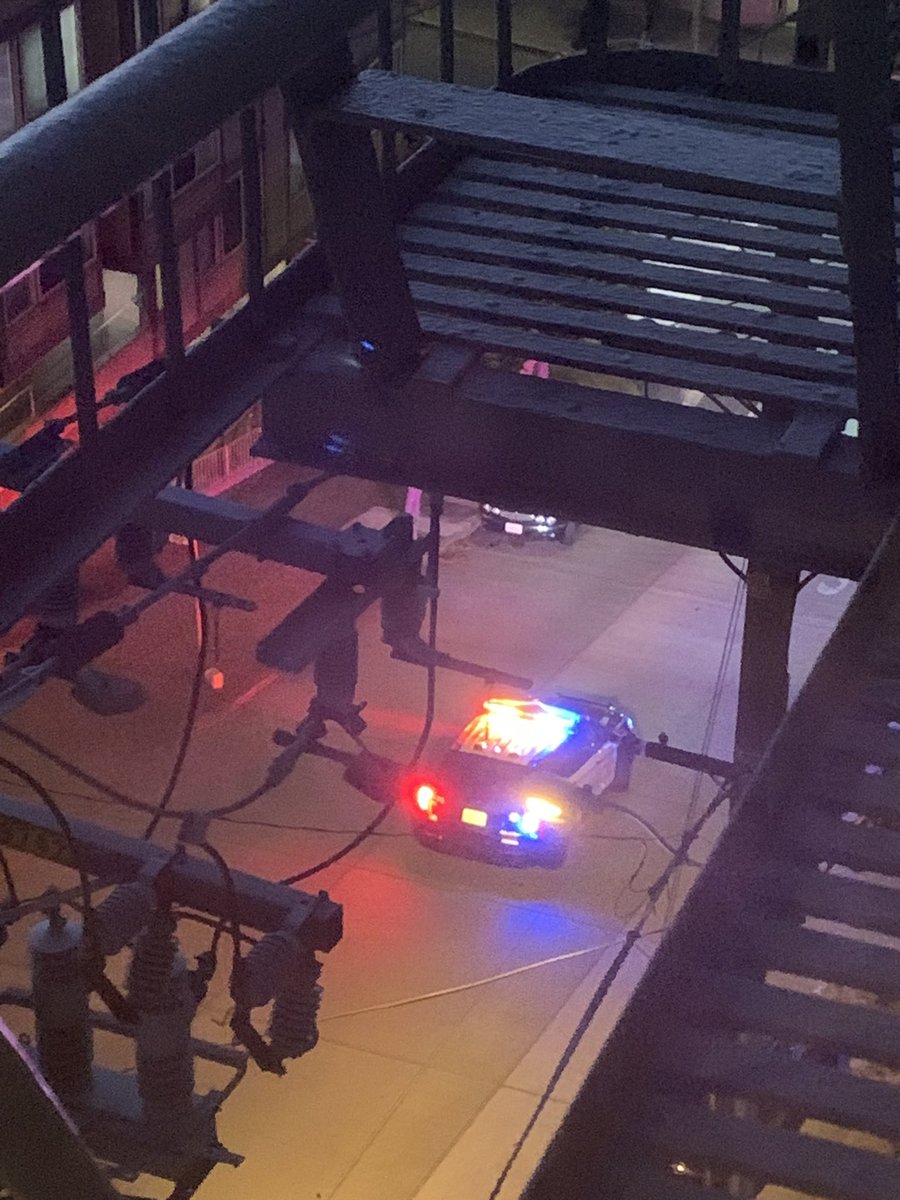 TALLBlondesFavs's tweet image. @KCBSRadio Laguna Street SF closed btwn Pacific and Broadway after PGandE underground 2 explosions at 2100 Pacific Ave #PacHeights