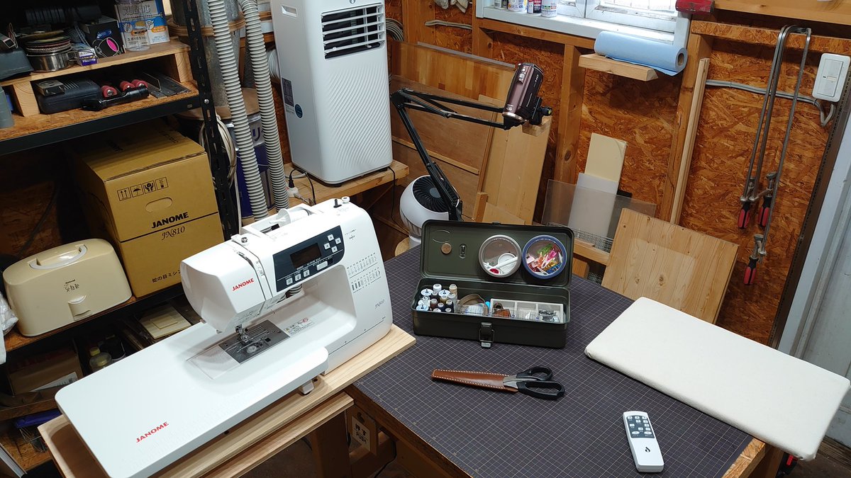 caDIY3D1's tweet photo. ミシンを買ったことがキッカケで作業小屋をだいぶ片付けたけど、だいぶ形になってきた。 https://t.co/DdAoh63iOt