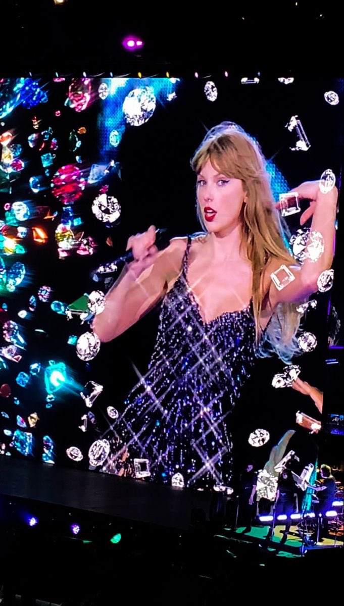 AND BY THE WAY! SHES GOING OUT TONIGHT!! #KCTSTheErasTour <a href="/taylornation13/">Taylor Nation</a>