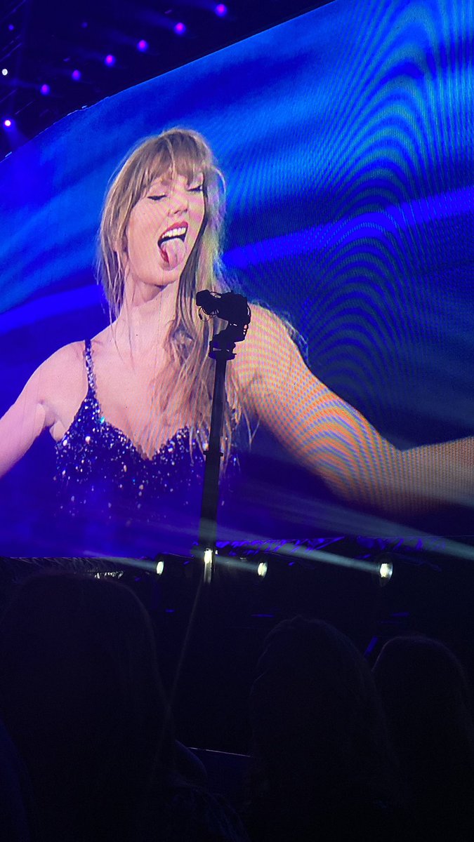 TS13ontour's tweet photo. 😜😜 (via happinessforts) #TSTheErasTour #KCTSTheErasTour #KCN2 https://t.co/c3fXF9Gtmc