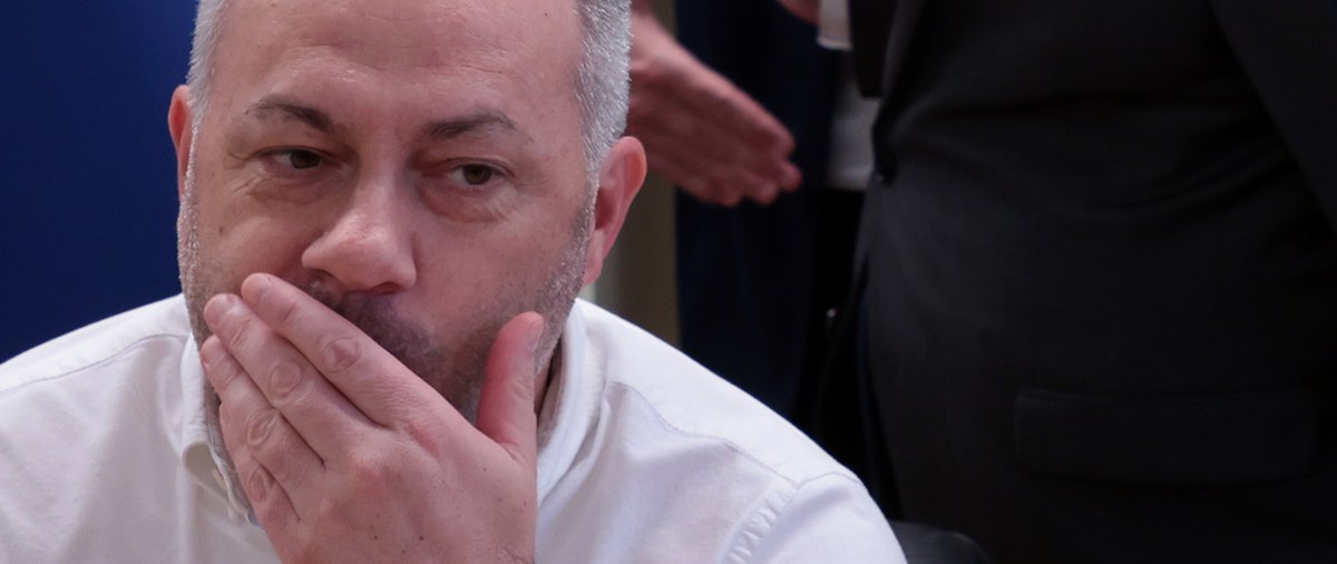 BojanPozar's tweet photo. ➡️ #Požareport Poletje v Svobodi (2. del) Loredan je moral (v)stran. Ampak zakaj? Čigav je to plan? ☕️
Več: https://t.co/ufel0haAEB #feljton: @Pertinacal