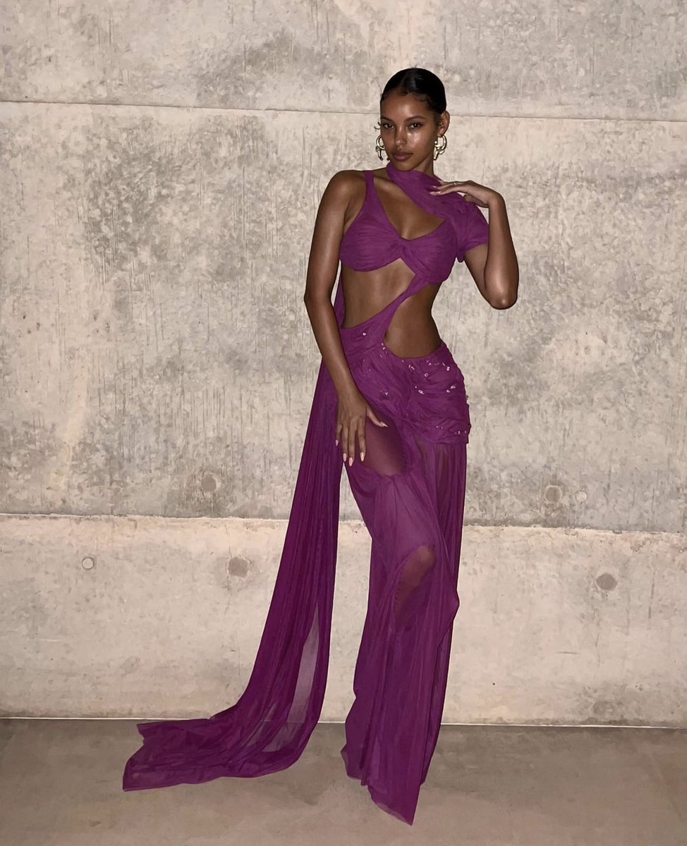 thesoftestaura's tweet photo. jasmine daniels wearing di petsa https://t.co/vD5WIJcjaq