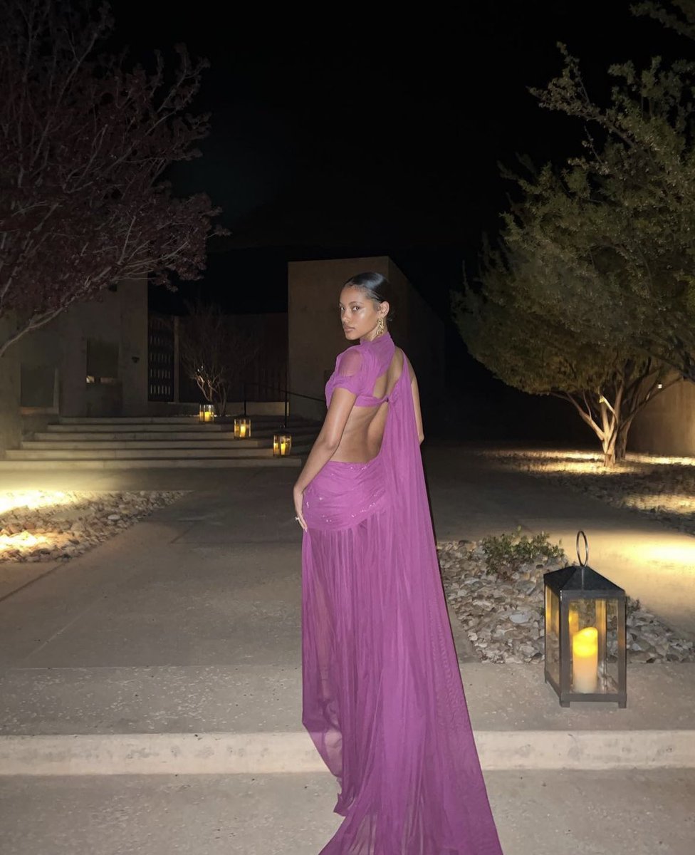 thesoftestaura's tweet photo. jasmine daniels wearing di petsa https://t.co/vD5WIJcjaq