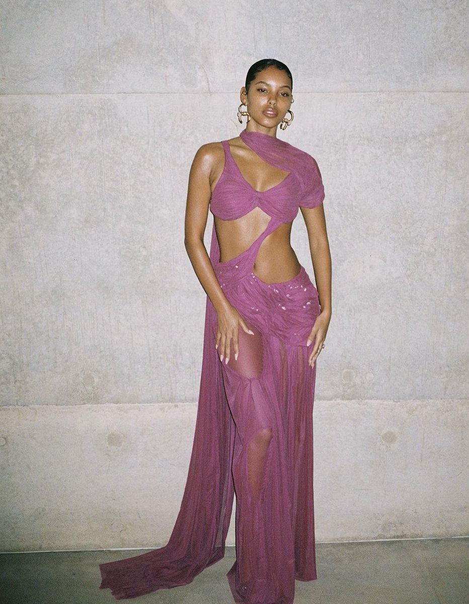 thesoftestaura's tweet photo. jasmine daniels wearing di petsa https://t.co/vD5WIJcjaq