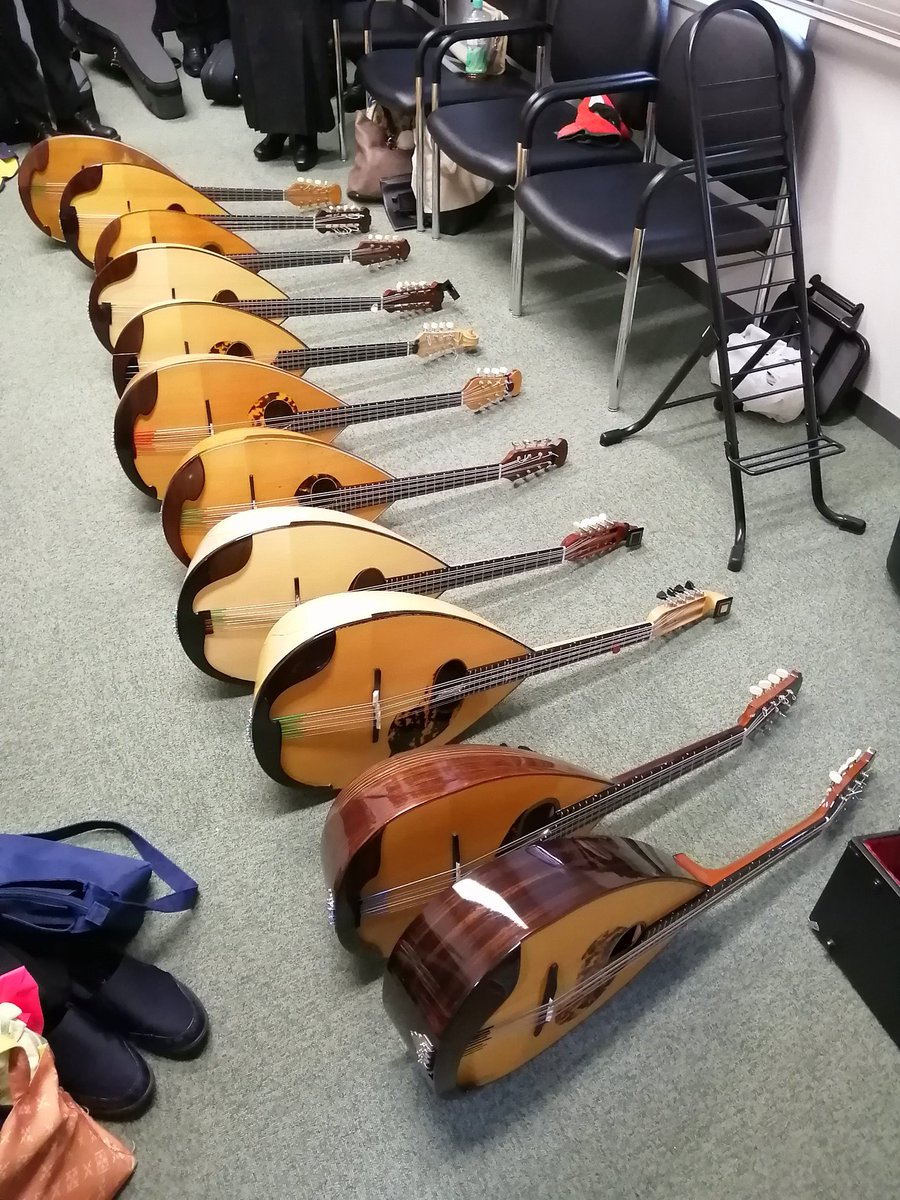 poco_mandolin's tweet photo. 13:00に開場しました!
<出番を待つ楽器達 その1>
① マンドリン
② マンドラ
③ マンドロンチェロ
#POCO2023 https://t.co/528yIKfhn5