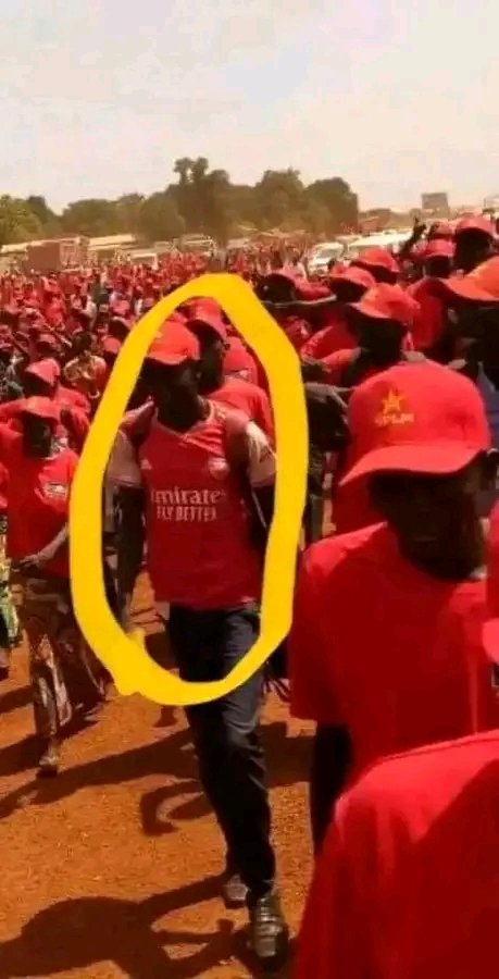CitySaspect's tweet photo. Imagine putting the mighty Arsenal jersey during a political campaign 😳 in South Sudan 🇸🇸 https://t.co/owd9vxTqrZ