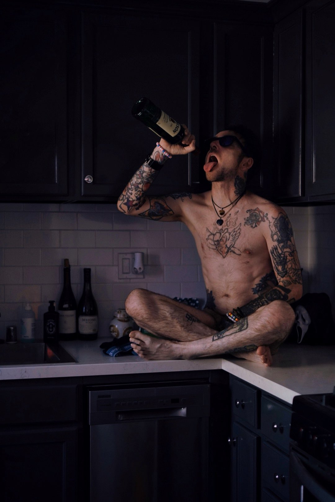 2 pic. Grab a drink with me? https://t.co/3xDqJe3K6Z