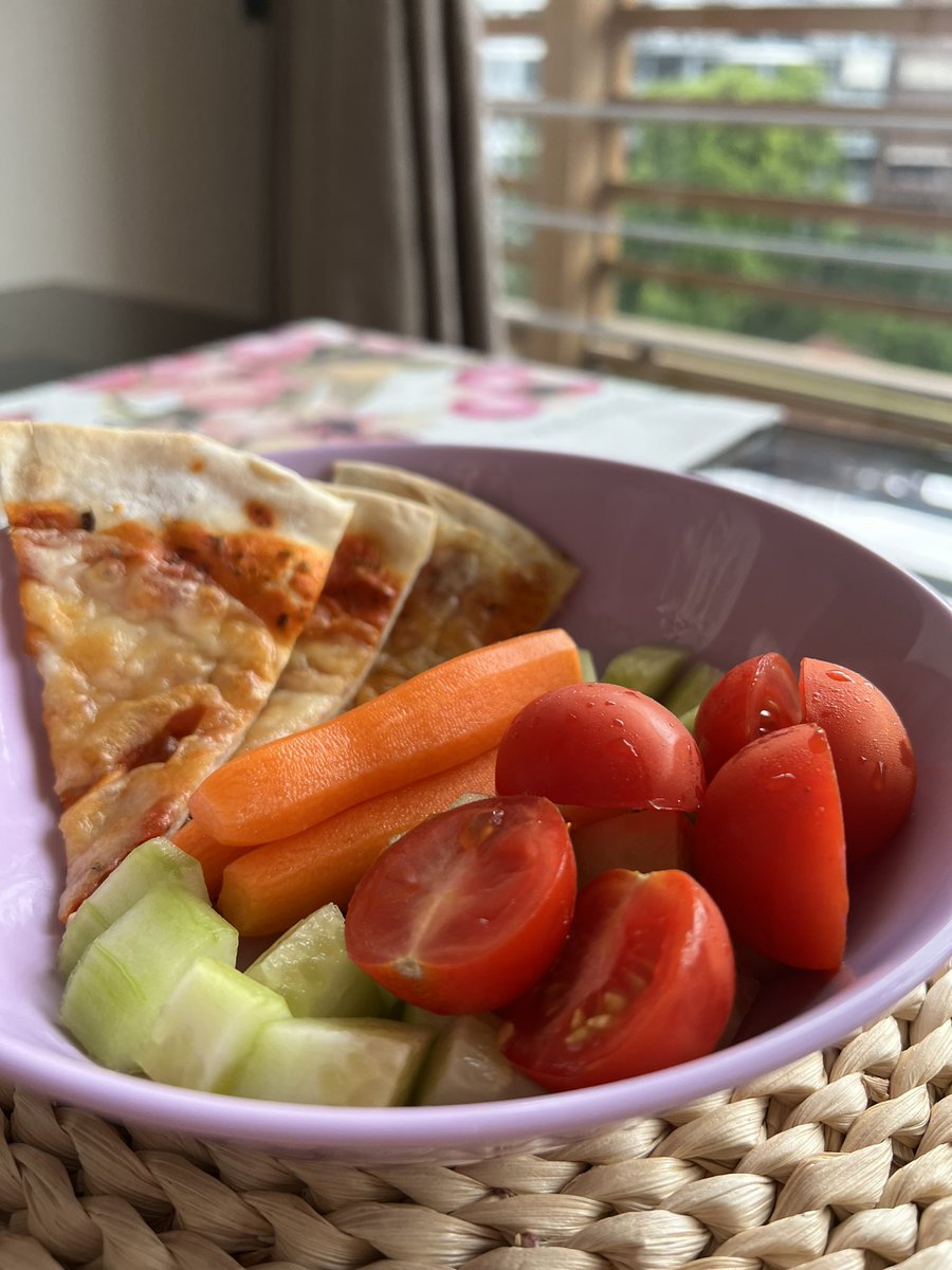 Happy Sunday. How are you today?

More healthy ideas for children. 

Vegan pizza with cucumber, cherry tomatoes, baby carrot 🫶

Wanna try it? 

#healthyideas #cooking