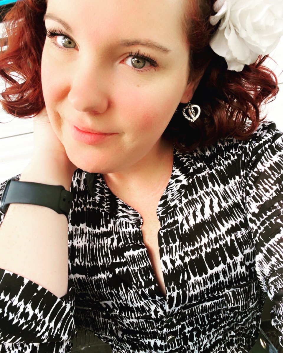 greeneyedvix's tweet photo. https://t.co/5y6xf4pgHQ #corset #SaturdayVibes #work #onlyfans #onlyfans_girl #pinup #pinupdoll #curlyhair #hourglassfigure #blackandwhite  #followformorecontent https://t.co/Q3STSbr004
