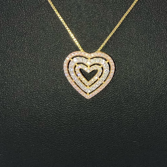 1WestsideLady's tweet photo. So good I had to share! Check out all the items I'm loving on @Poshmarkapp #poshmark #fashion #style #shopmycloset #neimanmarcus #louisvuitton #oldnavy: https://t.co/Cu6CByATa5 https://t.co/smU4kKk2OK