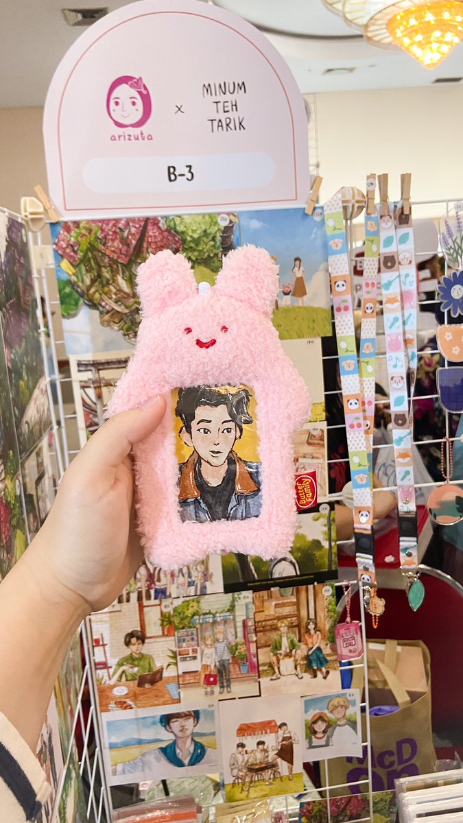arizutaa's tweet photo. Pland Day 2! jangan lupa mampir ke booth kami (arizuta &amp; @minumtehtarik di B-3)

#PLANDVol2_Fanshop https://t.co/fMNGiuEFWT